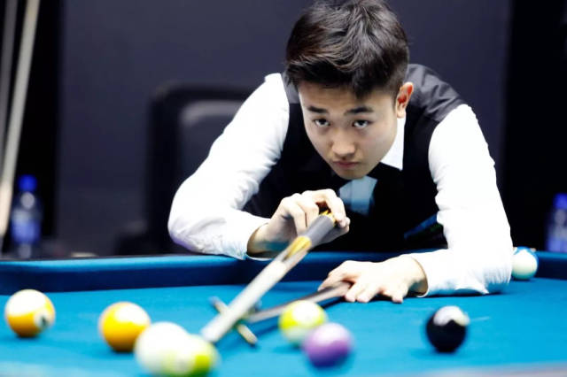 到游泳竞技 到游泳竞技