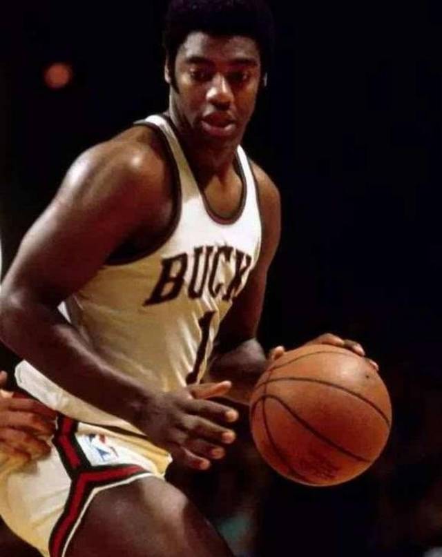 官方：中国小将邝兆镭签约西班牙莱里达竞技 合同至2027年