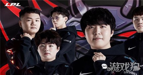 世体：弗里克将派出最强阵容，唯一疑问是奥尔莫还是加维首发.